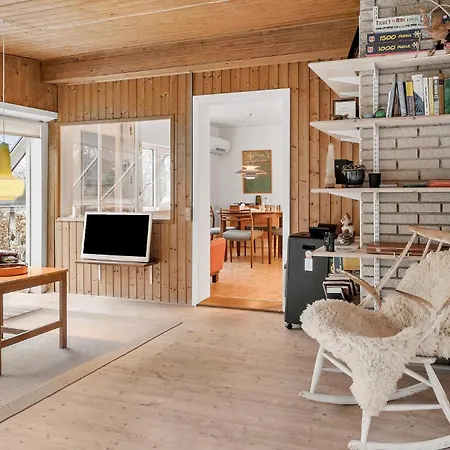 2 Bedroom Lovely In *